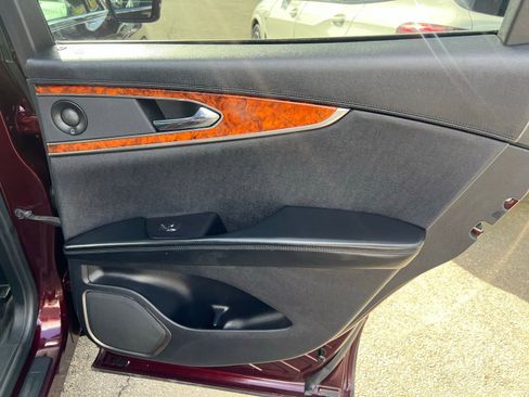 Used 2019 Lincoln Nautilus Reserve image 30