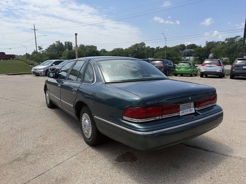 Used 1995 Ford Crown Victoria RWD image 3
