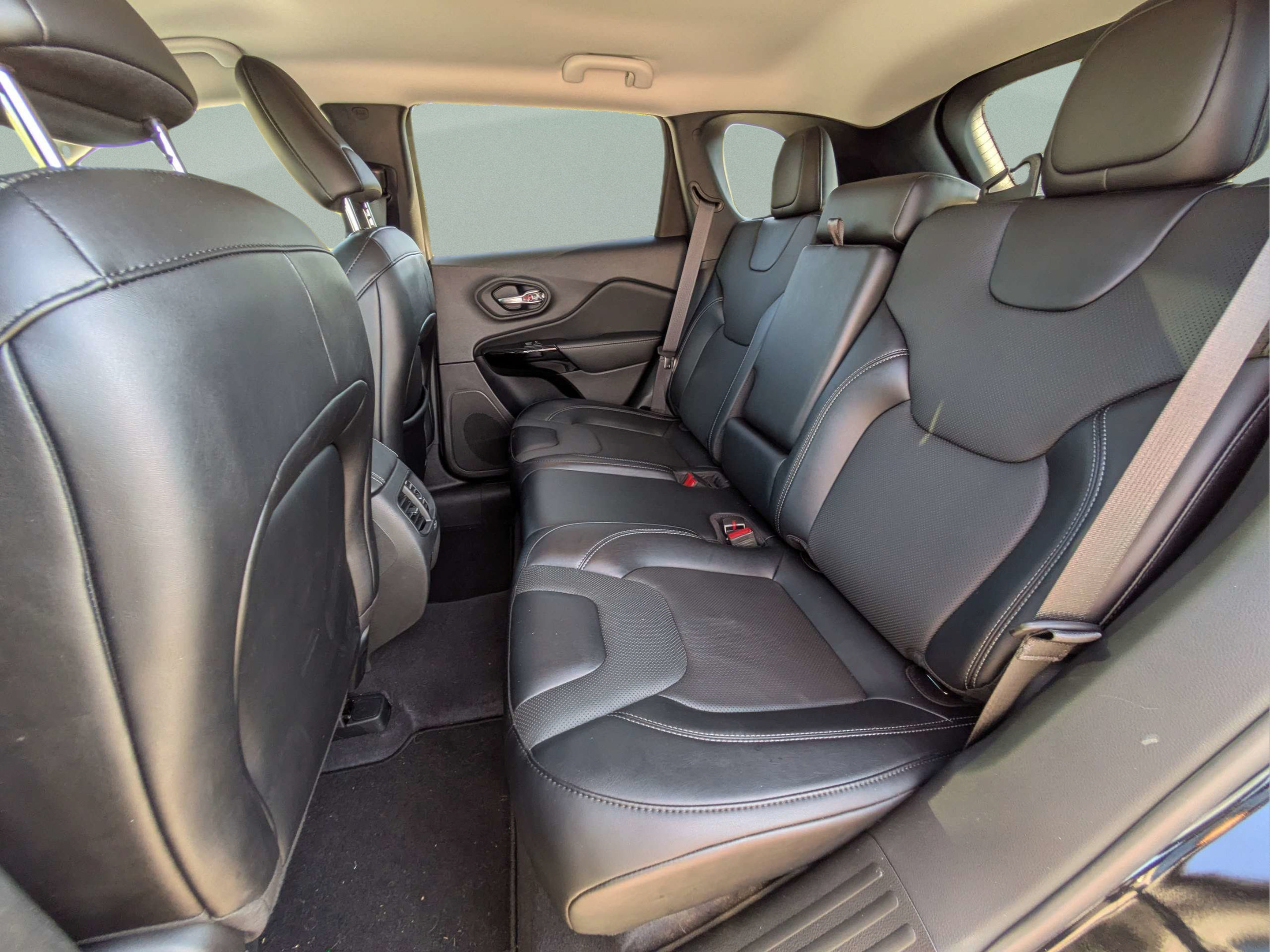 Used 2023 Jeep Cherokee Altitude Lux AWD/4WD image 12