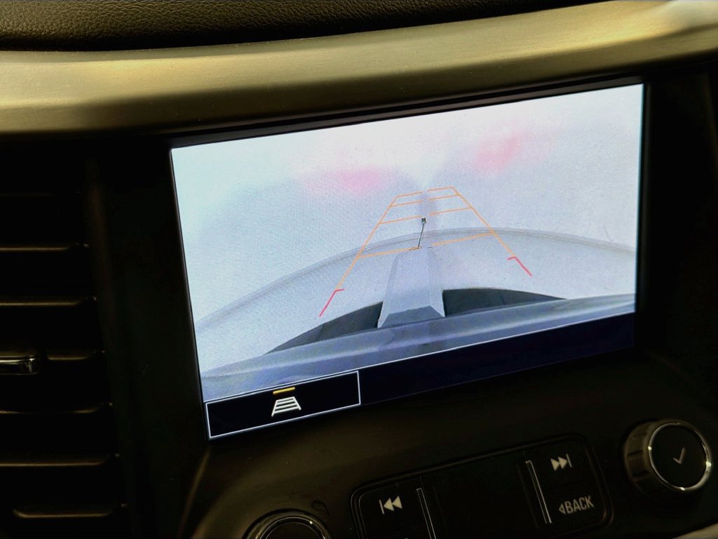 Used 2023 GMC Acadia SLT FWD image 16