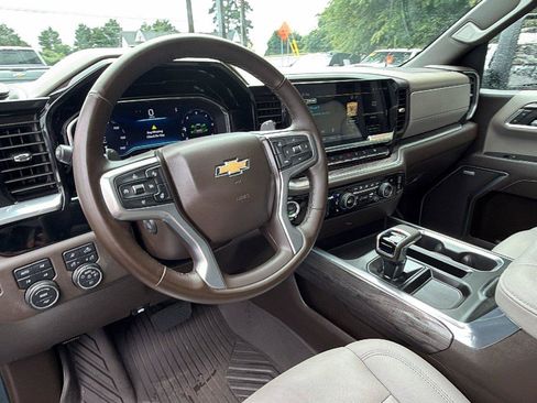 Used 2025 Chevrolet Silverado 1500 LTZ w/ LTZ Premium Package AWD/4WD image 4