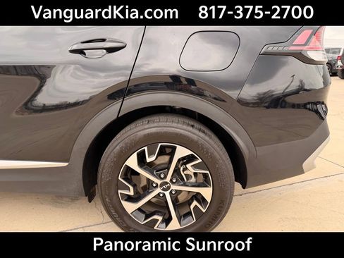 Certified 2025 Kia Sportage EX w/ Premium Package FWD image 9