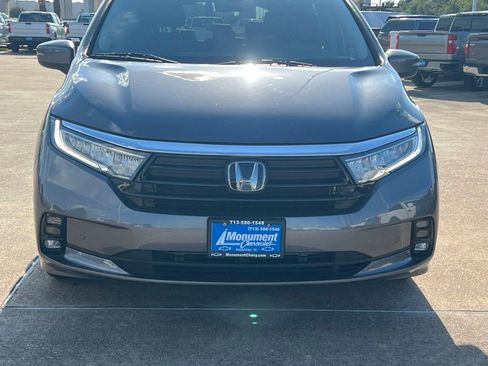 Used 2024 Honda Odyssey Touring image 3