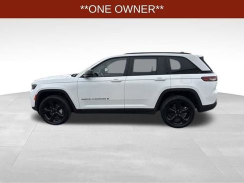 Used 2023 Jeep Grand Cherokee Limited w/ Luxury Tech Group II image 4