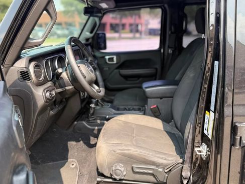Used 2018 Jeep Wrangler Unlimited Sport S AWD/4WD image 7