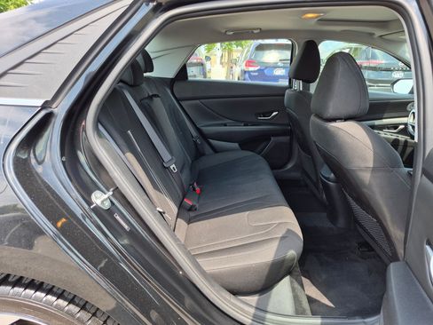 Used 2022 Hyundai Elantra SEL w/ Convenience + Premium Package FWD image 32