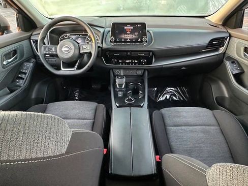 Used 2023 Nissan Rogue SV image 28