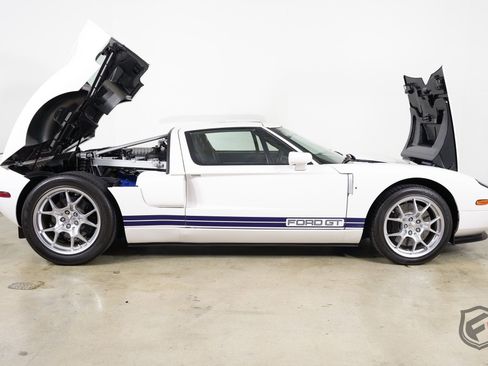 Used 2005 Ford GT image 16