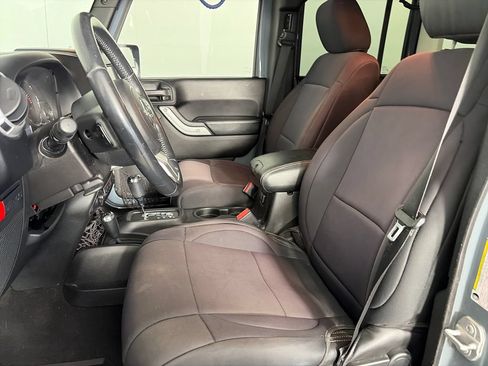 Used 2015 Jeep Wrangler Unlimited Rubicon AWD/4WD image 11
