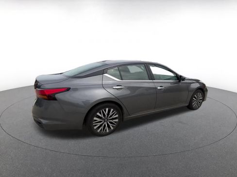 Used 2025 Nissan Altima 2.5 SV FWD image 15