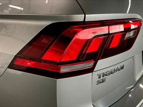 Used 2021 Volkswagen Tiguan SE image 30