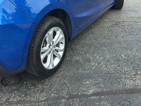 Used 2019 Chevrolet Cruze LT w/ Sun And Sound Package FWD image 8
