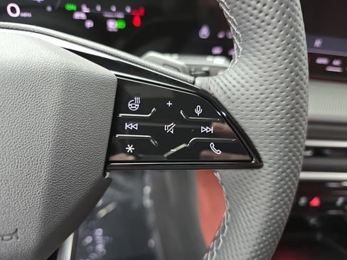 New 2025 Audi SQ5 Prestige image 18