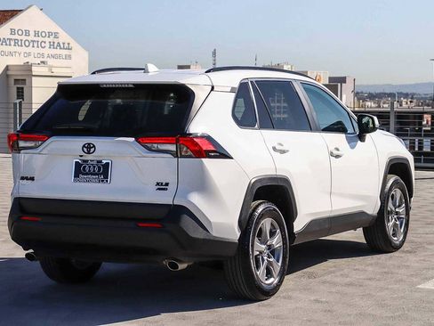 Used 2022 Toyota RAV4 XLE image 4