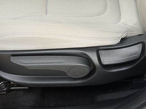 Used 2025 Hyundai Tucson SE FWD image 15