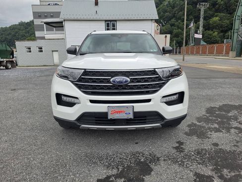 Used 2023 Ford Explorer XLT w/ Equipment Group 202A AWD/4WD image 3