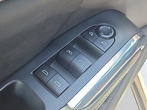 Used 2026 Chevrolet Traverse LT AWD/4WD image 28