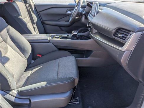 Used 2024 Nissan Rogue SV image 21