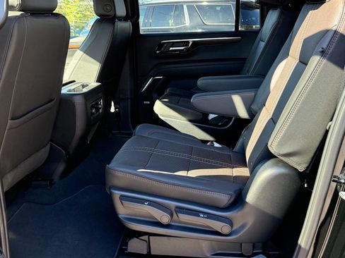 New 2025 Chevrolet Suburban High Country image 23