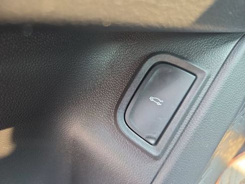 Used 2025 Chevrolet Equinox LT w/ Convenience Package II FWD image 28