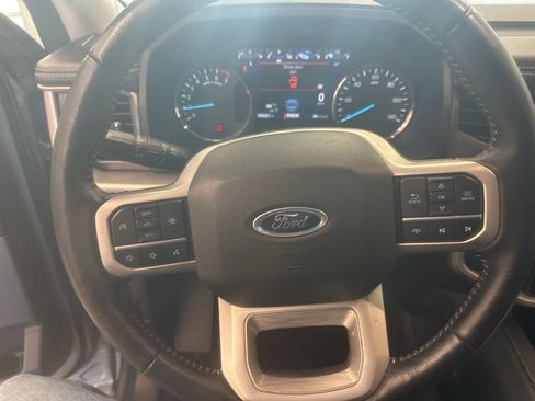 Used 2024 Ford Expedition XLT image 9