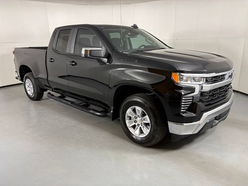 Used 2025 Chevrolet Silverado 1500 LT w/ LPO, Dark Essentials Package RWD image 9