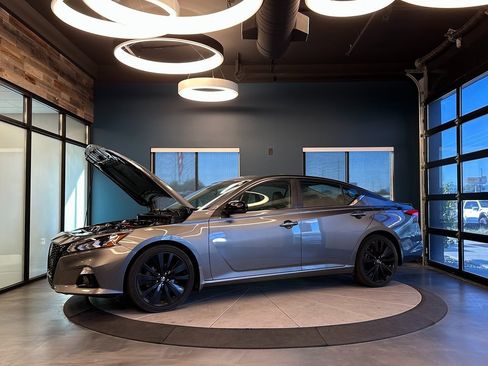 Used 2022 Nissan Altima 2.5 SR w/ Midnight Edition Package image 23