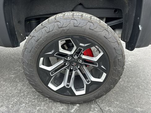 Used 2023 GMC Sierra 1500 AT4 w/ AT4 Premium Package image 11