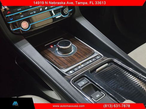 Used 2019 Jaguar F-PACE Prestige AWD/4WD image 23