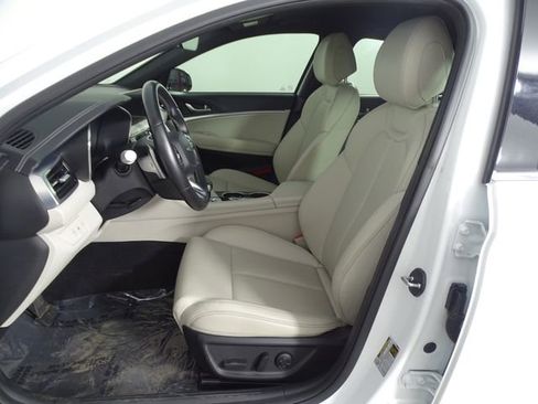 Used 2024 Genesis G70 2.5T image 11