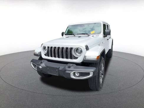 Used 2025 Jeep Wrangler Unlimited Sahara AWD/4WD image 7