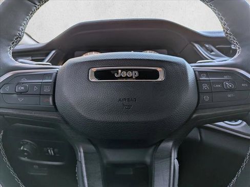 Used 2025 Jeep Grand Cherokee L Limited image 15