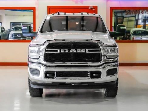 Used 2024 RAM 3500 Tradesman w/ Chrome Appearance Group image 9