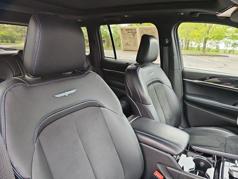 Used 2022 Jeep Grand Cherokee Trailhawk w/ Advanced Protech Group II AWD/4WD image 11