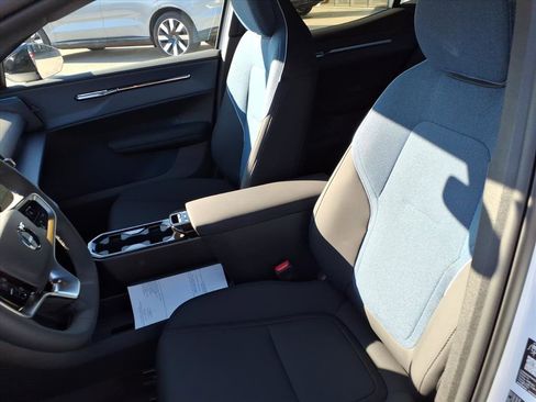 New 2026 Volvo EX30 Plus w/ Protection Package Premier image 13