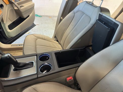 Used 2013 Lincoln MKX Base image 19