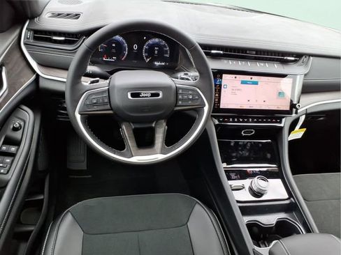 New 2026 Jeep Grand Cherokee Altitude AWD/4WD image 17