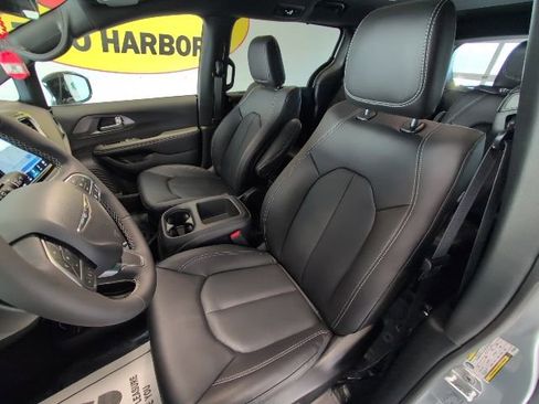 New 2026 Chrysler Voyager LX image 11