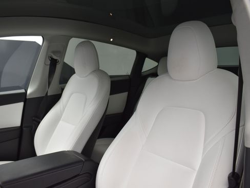 Used 2022 Tesla Model Y Performance image 13