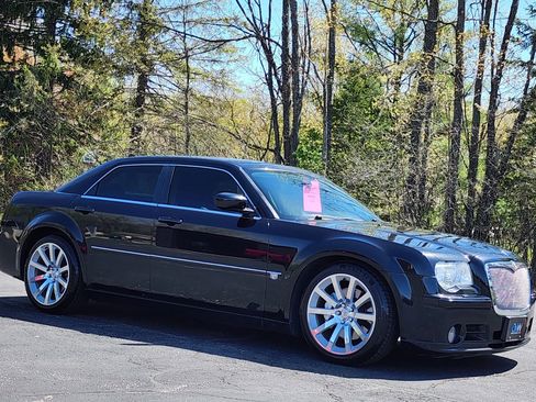 Used 2006 Chrysler 300 SRT8 w/ SRT Option Group II RWD image 2