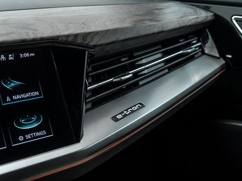 Used 2025 Audi Q4 e-tron Premium Plus w/ Premium Plus image 21