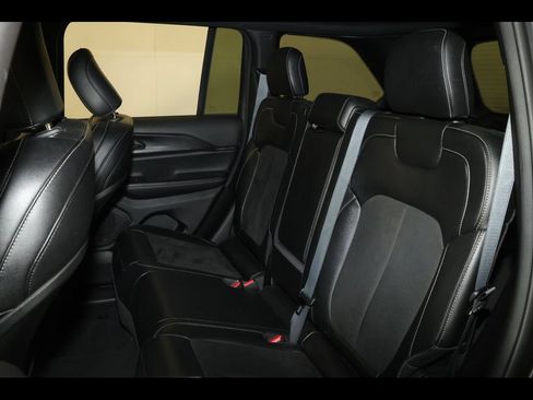 Used 2024 Jeep Grand Cherokee Altitude AWD/4WD image 27