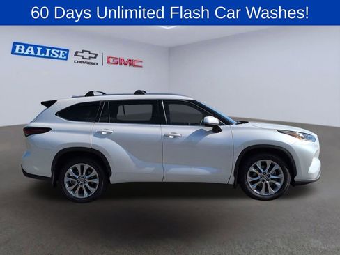 Used 2024 Toyota Highlander Limited AWD/4WD image 2