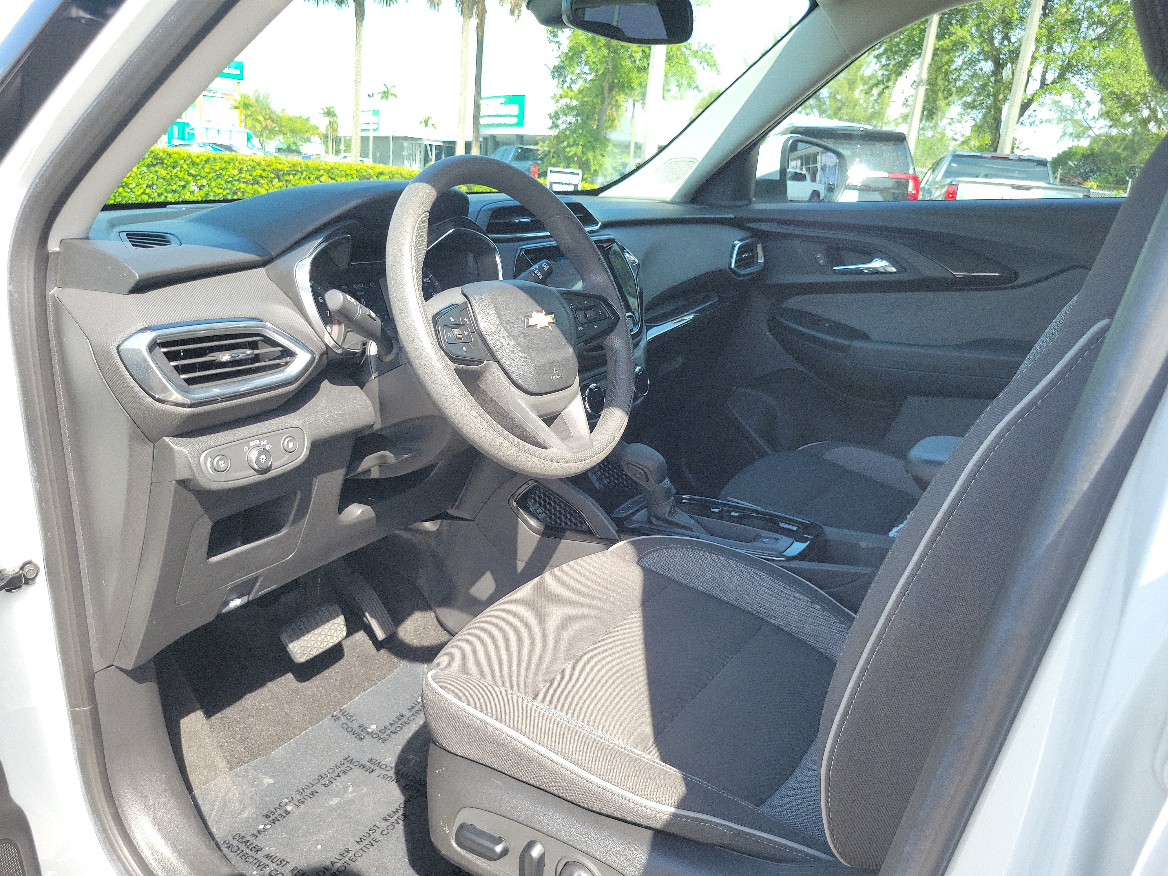 Used 2022 Chevrolet TrailBlazer LT w/ Convenience Package FWD image 9