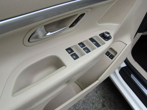 Used 2013 Volkswagen Eos Komfort FWD image 37