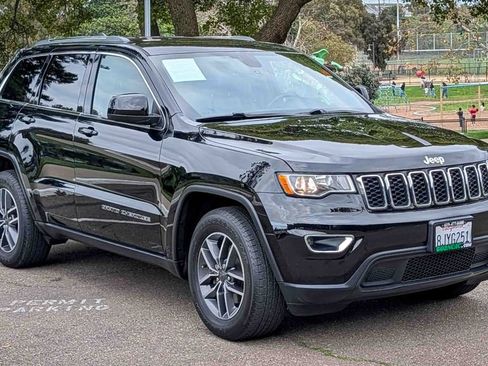 Used 2019 Jeep Grand Cherokee Laredo w/ Laredo X Package image 4