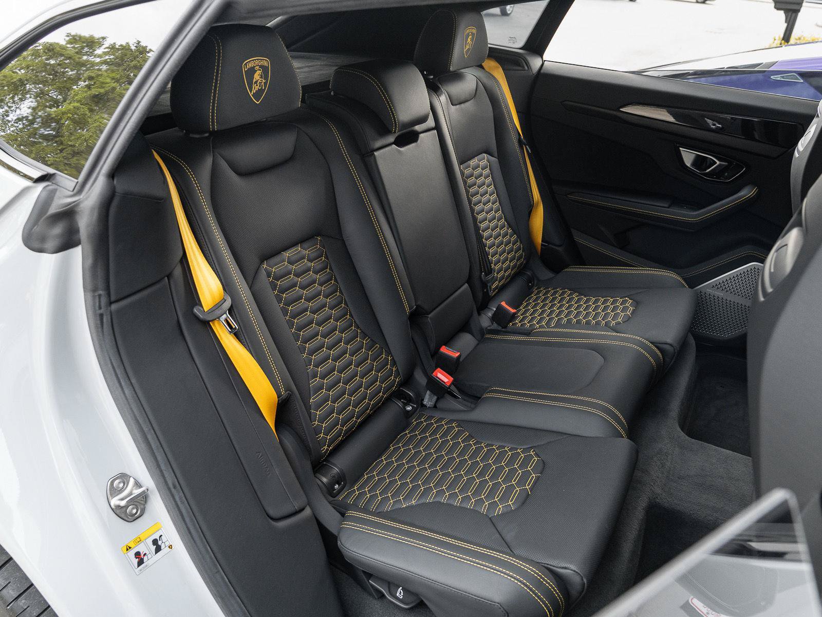 Used 2022 Lamborghini Urus AWD/4WD image 36
