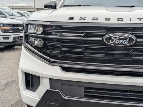 Used 2025 Ford Expedition Platinum w/ Stealth Performance Package AWD/4WD image 10