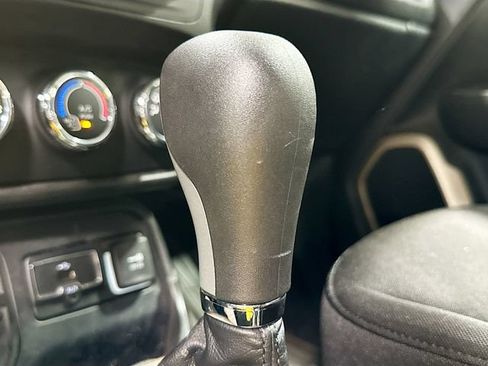 Used 2017 Jeep Renegade Sport w/ Power & Air Group FWD image 16