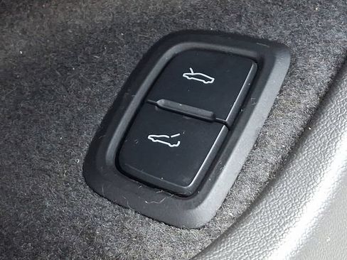 Used 2021 Chevrolet Corvette Stingray Convertible w/ 1LT RWD image 17